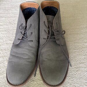 Hawker Rye Gray Suede Chukka Boots